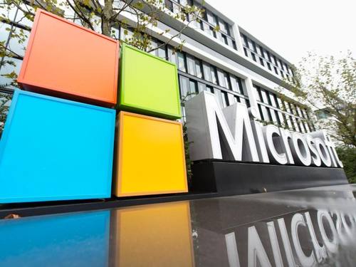Mit der Software «Microsoft Teams» tritt der Konzern direkt gegen den kleinen Konkurrenten Slack an. Foto: Matthias Balk