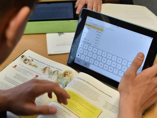 Die Mehrheit der Befragten fordernt mehr Investition in die technische Ausstattung der Schulen. Foto: Carmen Jaspersen/Archiv