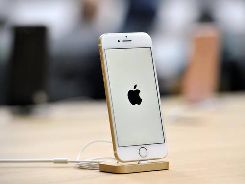 Apple lässt beim iPhone den Niedrigpreis-Markt aus und kann sich so schon lange die höchsten Gewinne in der Branche sichern. Foto: Joel Carrett