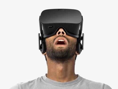 VR-Brille Oculus Rift: Bald könnte die Technik auch das herkömmliche Fernsehen revolutionieren und den Zuschauer mitten ins Geschehen rücken. Foto: Oculus VR