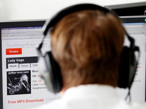 Musik zum herunterladen: A und O ist es, das heimische WLAN gut gegen Hacker zu sichern. Foto: Oliver Berg/Symbolbild