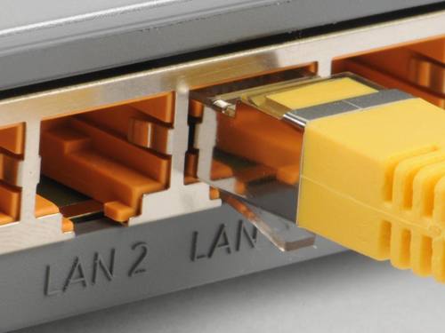 Der Konzern rät, den Router kurz vom Netz zu trennen. Foto: Armin Weigel