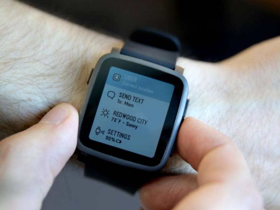 Die Smartwatch Pebble Time 2. Foto: Christoph Dernbach