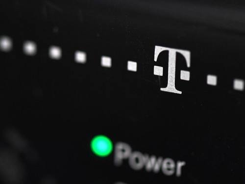 Dominante Anbieter wie die Telekom kassieren die Entgelte für den Zugang zu ihren Diensten oder Einrichtungen, etwa im Festnetz für die «letzte Meile» zum Kunden-Telefonanschluss. Foto: Federico Gambarini