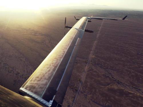 Die Facebook-Drohne «Aquila», die Internet-Verbindungen in entlegene Regionen bringen soll, aufgenommen beim Testflug. Foto: Facebook/Archiv
