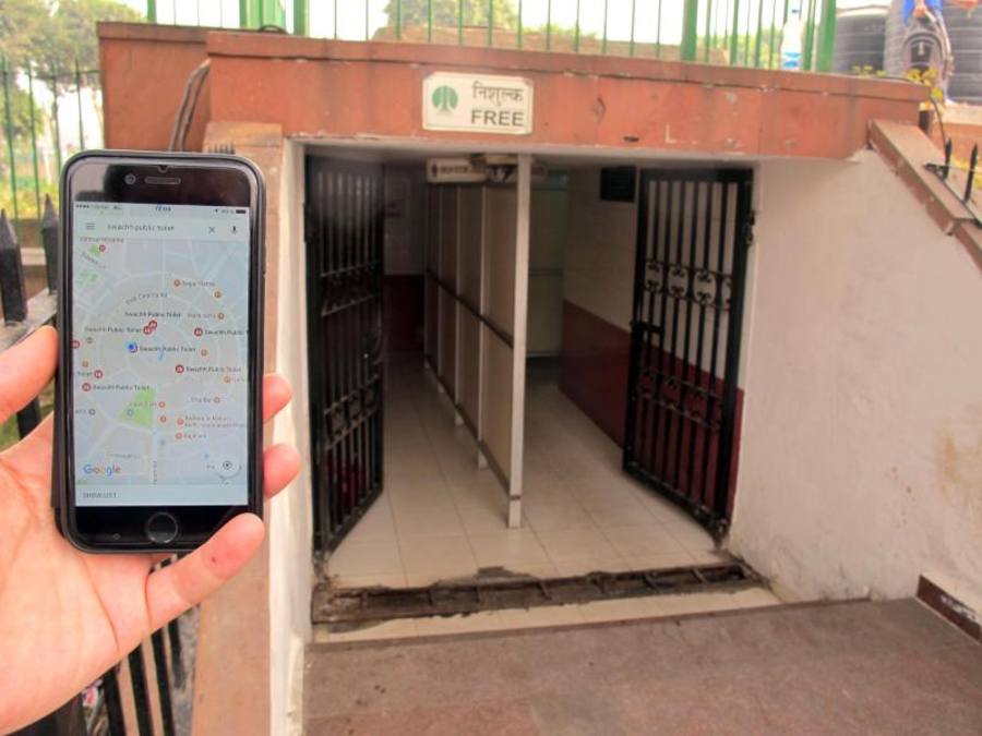 Auf einem Smartphone ist in Neu Delhi der «Toilet Locator» zu sehen. Foto: Stefan Mauer