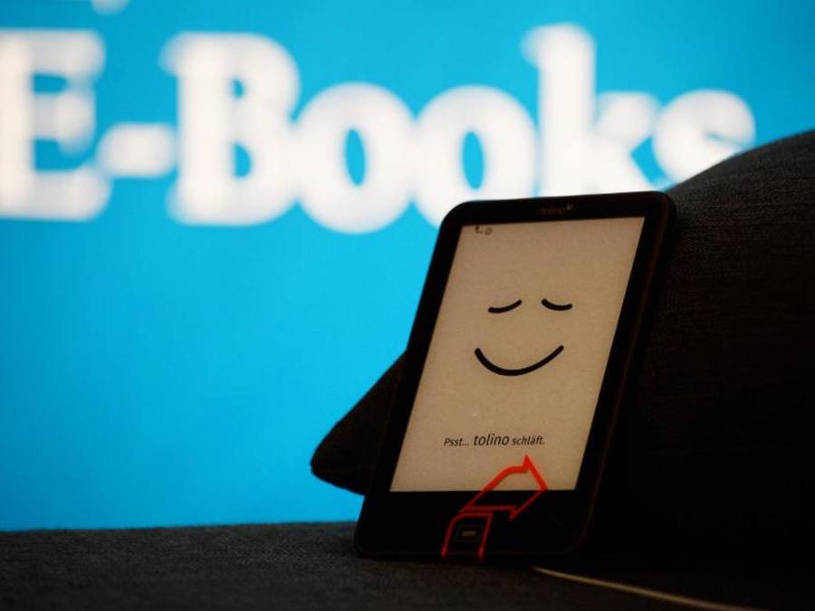 Ein e-book-Reader von Tolino: Tolino war 2013 von der Telekom und großen deutschen Buchhändlern ins Leben gerufen worden. Jens Kalaene Foto: Jens Kalaene