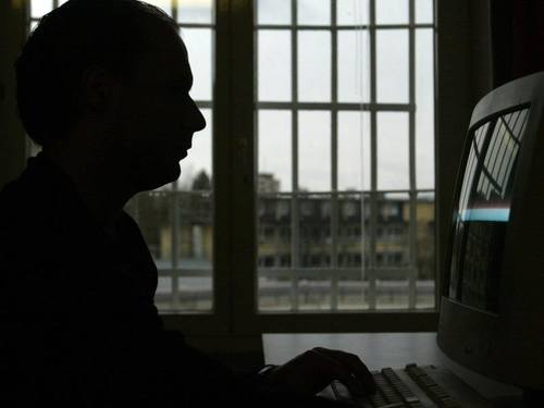 Befürworter wollen das Internet Schritt für Schritt im Gefängnis zulassen. Foto: Patrick Seeger/Symbolbild