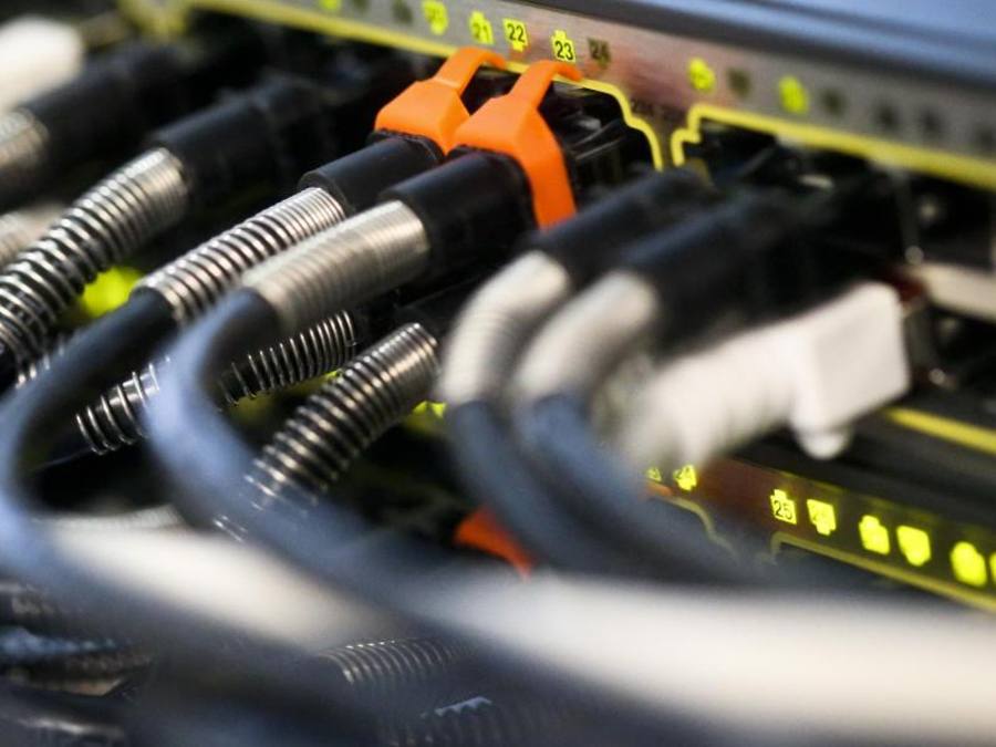 Sharehoster werden dazu genutzt, um über das Internet Inhalte zu verbreiten - auch illegale Kopien von Filmen oder Musik. Foto: Ole Spata