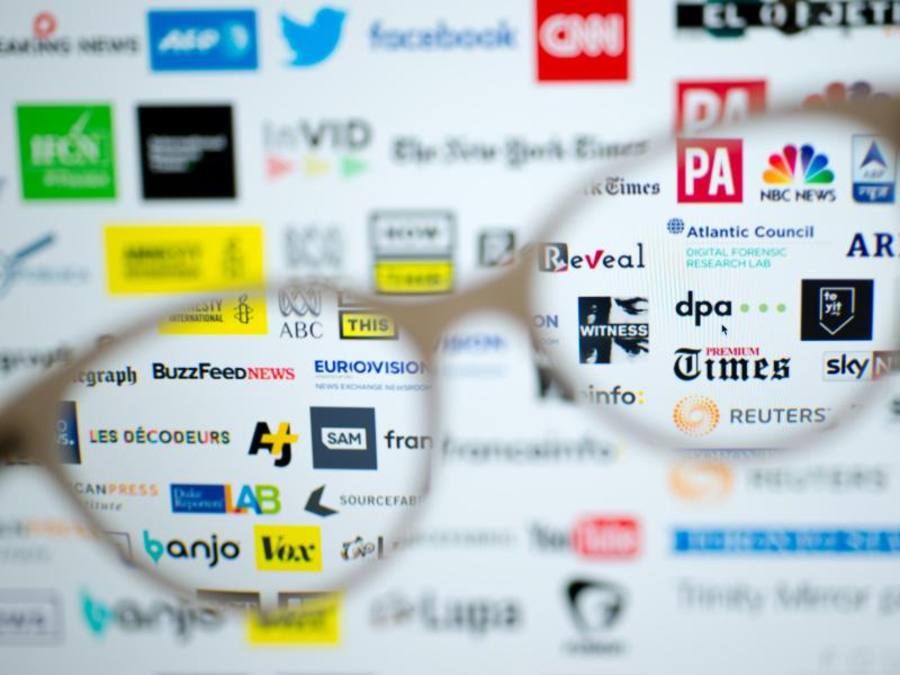 Der Begriff «Fake News» wurde gerade zum Anglizismus des Jahres 2016 gekürt. Foto: Monika Skolimowska