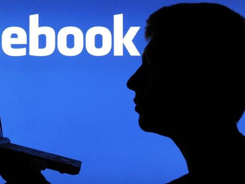 Ein syrischer Flüchtling hat eine einstweilige Verfügung gegen Facebook beantragt, weil in dem Netzwerk mehrfach fälschlich behauptet wurde, er sei für verschiedene Terroranschläge verantwortlich. Foto: Julian Stratenschulte