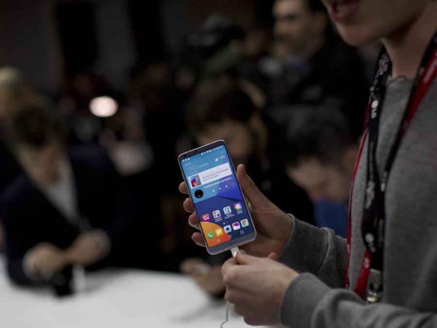 Das neue Smartphone G6 von LG. Foto: Emilio Morenatti