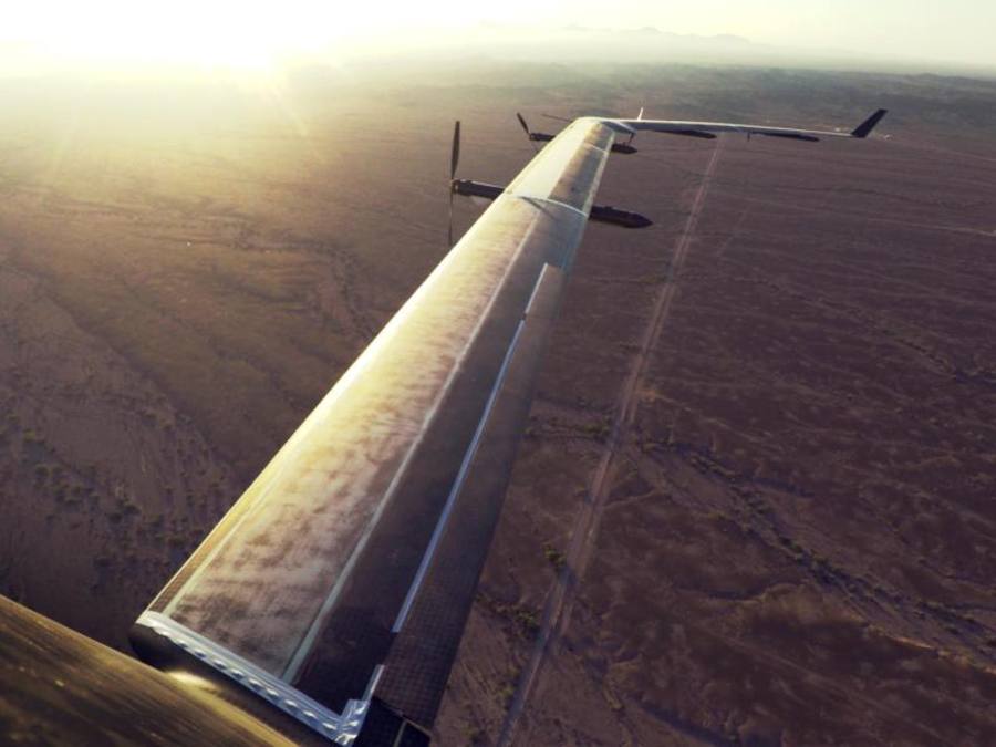 Facebooks Drohne «Aquila», die in entlegenen Regionen für Internet-Verbindungen aus der Luft sorgen soll, war bei der missglückten Landung nach dem Jungfernflug schwer beschädigt worden. Foto: Facebook/Archiv