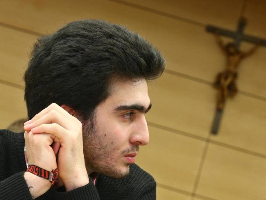 Anas M. im Würzburger Landgericht: Zu dem Prozess gegen Facebook war es gekommen, weil der syrische Flüchtling auf Fotomontagen fälschlicherweise als Terrorist und Attentäter dargestellt wurde. Foto: Karl-Josef Hildenbrand/Archiv