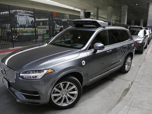 Ein selbstfahrendes Auto der Firma Uber auf Testfahrt in San Francisco. Foto: Eric Risberg