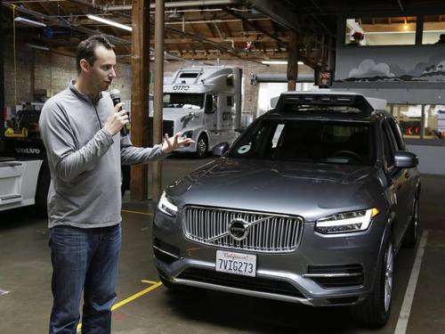Anthony Levandowski, Chef des Programms für selbstfahrende Autos bei Uber, spricht in San Francisco. Foto: Eric Risberg/Archiv