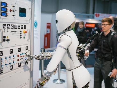 Der Roboter AILA auf der CeBIT Messe in Hannover am Stand des deutschen Forschungszentrums für Künstliche Intelligenz (DFKI). Foto: Ole Spata