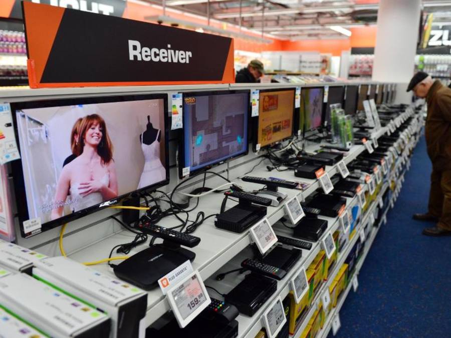 DVB-T2-Receiver in einem Elektronikmarkt in Berlin. Foto: Maurizio Gambarini/Symbolbild