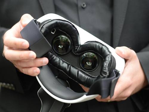 Die Oculus Rift blieb bisher genauso wie die Konkurrenz-Brille HTC Vive eher ein Nischengerät. Foto: Patrick Seeger