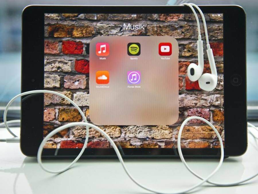 In Deutschland ist die Erlössituation noch umgekehrt: Die CD war im vergangenen Jahr der größte Umsatzbringer mit 53,8 Prozent, das Streaming kam auf 24,1 Prozent. Foto: Ole Spata/Symbolbild