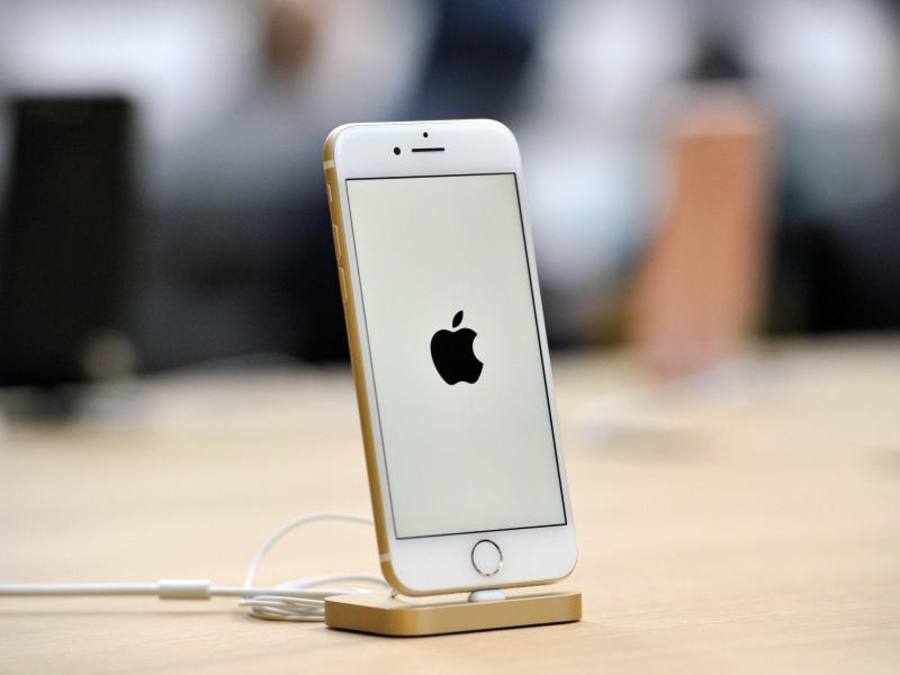 iPhone 7 im Apple Store. Apple entwirft bereits seit Jahren selbst die Prozessoren seiner iPhones und iPads sowie TV-Boxen und Uhren auf Basis von Technologie des britischen Chipdesigners ARM. Foto: Joel Carrett