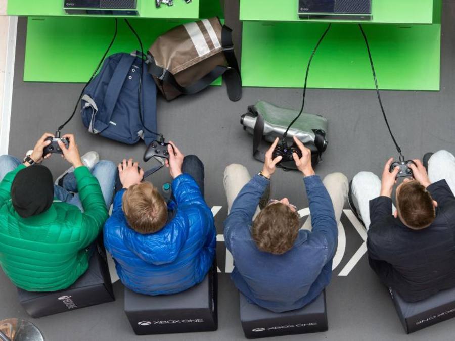 Jugendliche beim «Zocken»: Bei den Spielen wuchs vor allem der Bereich «Virtuelle Güter und Zusatzinhalte. Symbolbild: Foto: Sebastian Kahnert