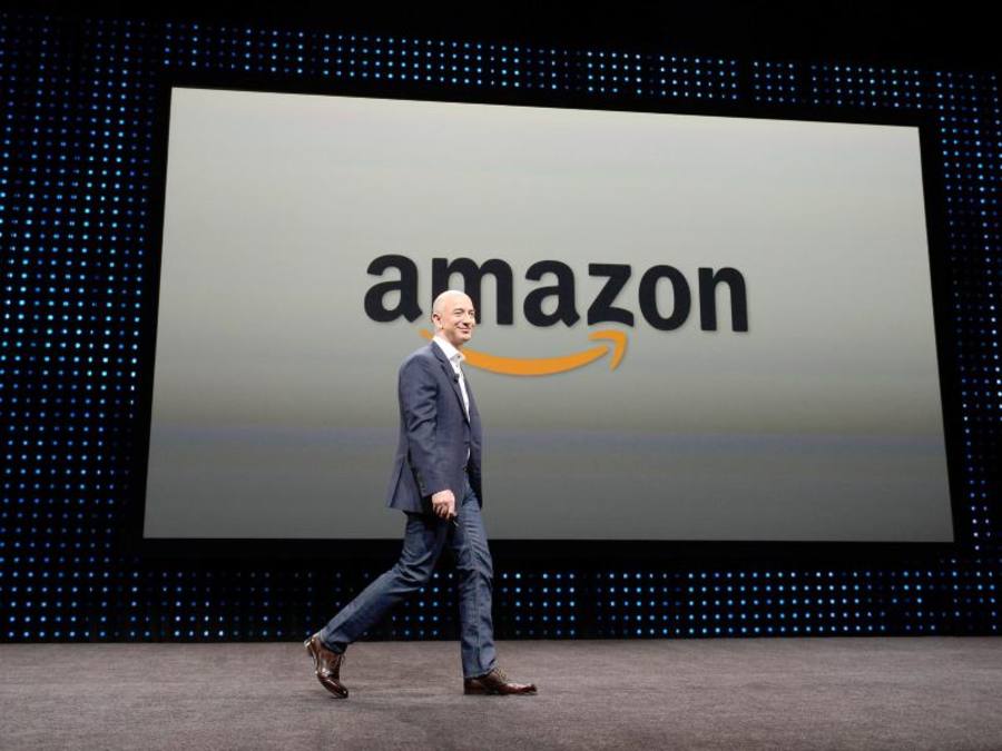Amazon-Chef Jeff Bezos: Einem Zeitungsbericht zufolge hat sich Amazon bereits vor über einem Jahr ein auf autonomes Fahren fokussiertes Team gebildet. Foto: Michael Nelson
