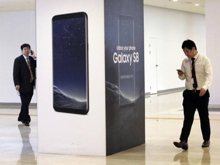 Werbetafeln in Seoul zeigen das Samsung-Spitzenmodell Galaxy S8. Foto: Ahn Young-Joon