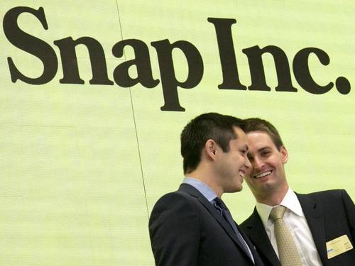 Die Snap-Gründer Evan Spiegel (r.) und Bobby Murphy in derNew Yorker Börse: Die Firma hinter der Foto-App Snapchat hat enttäuschende Zahlen vorgelegt. Foto: Richard Drew
