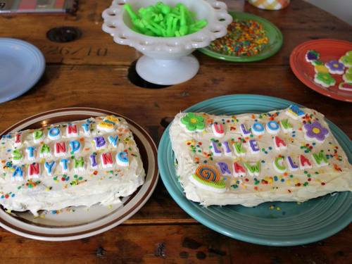 «Troll Cake»-Bäckerin Kat Thek. Ihre Kuchen verziert sie mit Beleidungen. Foto: Stephanie Ott