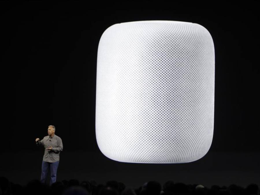 Apple-Marketingchef Phil Schiller erklärt die Eigenschaften der neuen vernetzten Lautsprecher mit dem Namen HomePod. Foto: Marcio Jose Sanchez