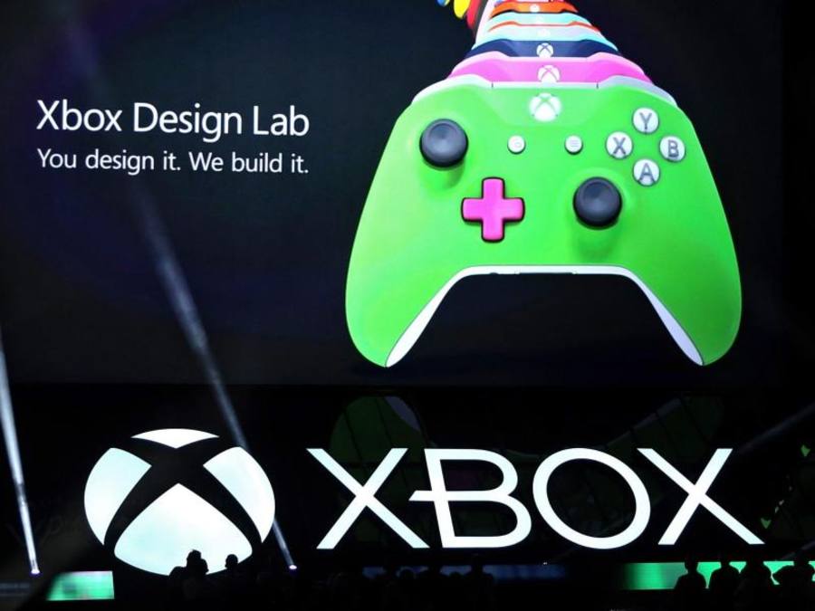 Mit der Xbox One X dürfte Microsoft erneut die Hardcore-Gamer adressieren. Foto: Mike Nelson/Archiv