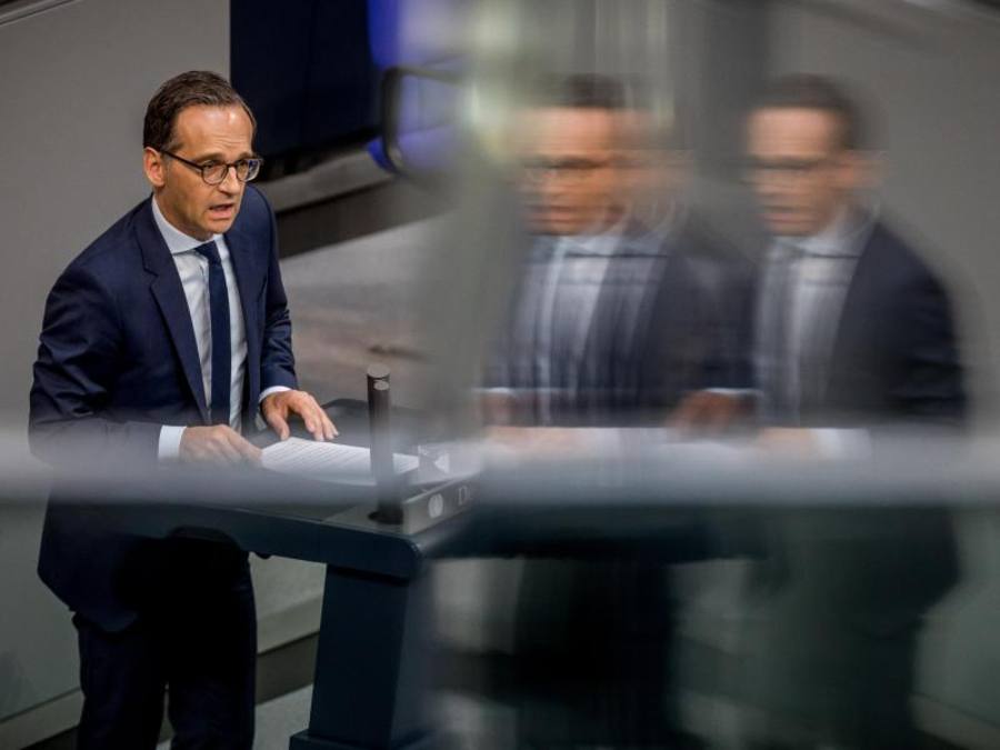 Der bisherige Entwurf von Justizminister Maas für das sogenannte Netzwerkdurchsetzungsgesetz sieht vor, dass offenkundig strafbare Inhalte innerhalb von 24 Stunden gelöscht werden sollen. In komplizierteren Fällen bekommen die sozialen Netzwerke sieben
