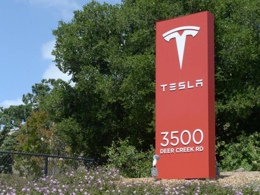 Tesla arbeitet gerade daran, seine «Autopilot»-Software mit weiteren Funktionen auszubauen. Foto: Andrej Sokolow