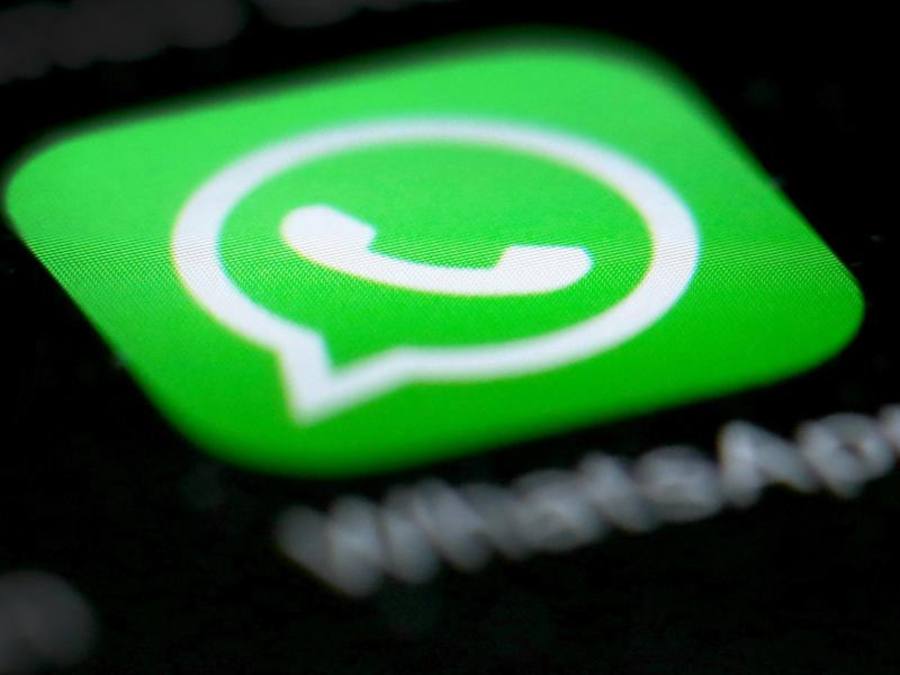 Datenschützer sehen einen Rechtsverstoß darin, dass WhatsApp nach der Zustimmung des Anwenders zu den Allgemeinen Geschäftsbedingungen automatisch auf sämtliche im Smartphone gespeicherten Kontakte zugreift. Foto: Martin Gerten