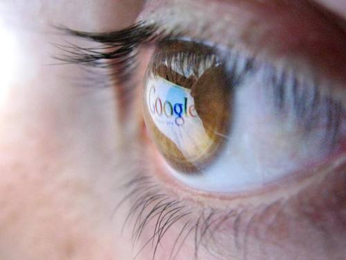 In ihre Algorithmen geben Unternehmen wie Google kaum Einblicke. Dabei haben sie enormen Einfluss. Ein Datensammlungsprojekt will den «Schleier» nun mit Hilfe vieler Internetnutzer etwas lüften. Foto: Julian Stratenschulte