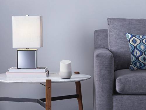 Der «Google Home»-Lautsprecher kommt jetzt auch in Deutschland auf den Markt. Foto: Google