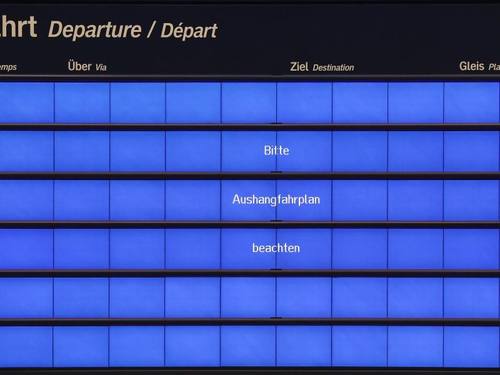 Der Trojaner «WannaCry» hatte im Mai 300 000 Computer in 150 Ländern befallen, unter anderem auch Anzeigetafeln. Foto: Jan Woitas