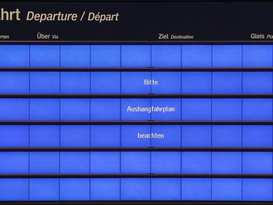 Der Trojaner «WannaCry» hatte im Mai 300 000 Computer in 150 Ländern befallen, unter anderem auch Anzeigetafeln. Foto: Jan Woitas