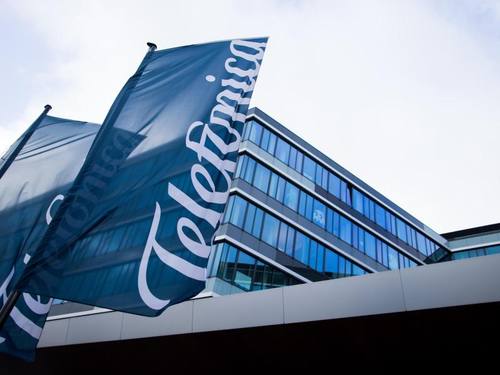 Bestimmte O2-Kunden von Telefónica Deutschland könnten von dem Wegfall der Roaming-Gebühren aber erst dann profitieren, wenn sie zuvor eine SMS an ihren Anbieter schicken, kritisierten die Verbraucherschützer. Foto: Rolf Vennenbernd