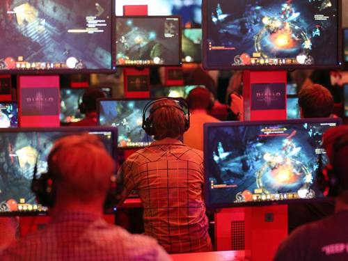 Die Messe Gamescom in Köln: Deutschland bleibe zwar einer der größten Absatzmärkte weltweit, als Produktionsstandort verliere es jedoch «zunehmend den Anschluss», sagen die Verbände. Foto: Oliver Berg