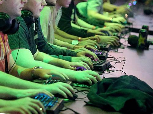 Noch bis zum Samstag wird es in Köln auf der Gamescom wieder wie gewohnt bunt und schrill zugehen. Foto: Oliver Berg