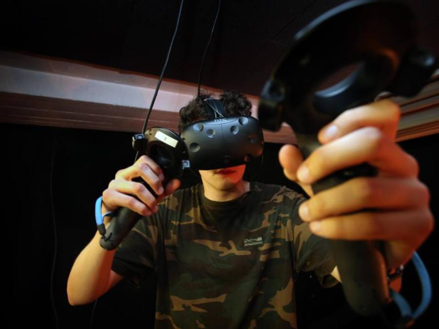 Seit im vergangenen Jahr neue und bezahlbare Virtual-Reality-Brillen auf den Markt gekommen sind, boomt das Spiel mit der virtuellen Realität. Foto: Karl-Josef Hildenbrand