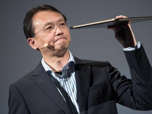 Acer-Chef Jason Chen präsentiert im Vorfeld der Internationalen Funk-Ausstellung (IFA) in Berlin das nach Herstellerangaben dünnste Notebook der Welt. Foto: Bernd von Jutrczenka