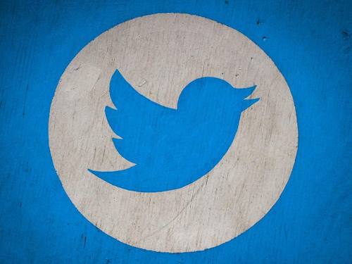 Twitter sprach von einem Softwarefehler, durch den eigentlich gesperrte Begriffe in der Liste auftauchten. Foto: Ole Spata/dpa