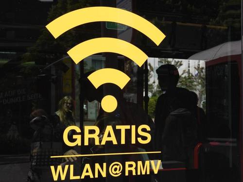 Das vom Wirtschaftsminister Anfang 2015 auf den Weg gebrachte WLAN-Gesetz sollte Hotspot-Betreibern eine klare rechtliche Grundlage verschaffen. Foto: Arne Dedert