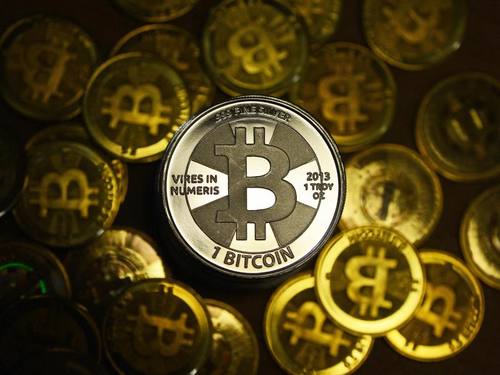 Bitcoin-Münzen, aufgenommen in Berlin beim Münzhandel «BitcoinCommodities». Foto: Jens Kalaene