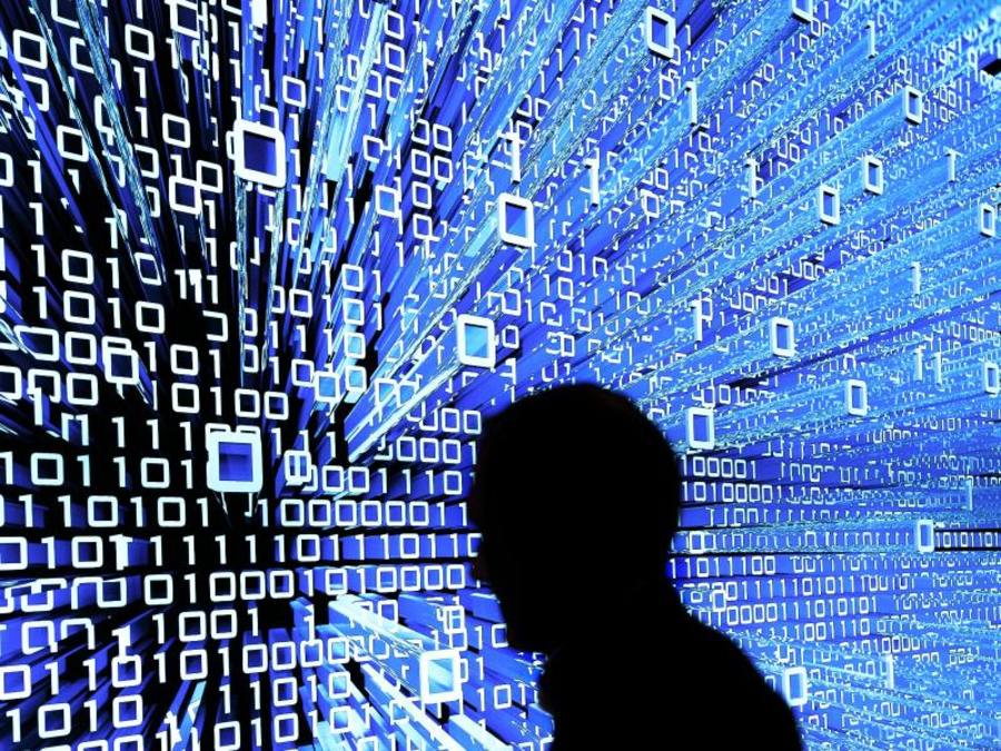 Die Zahl der Onlinenutzer ist im Vergleich zum Vorjahr um 4,4 Millionen Menschen gestiegen. Foto: Peter Steffen/Illustration