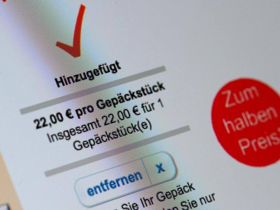 Der Schutzschild soll Missbrauch von Daten verhindern, die zum Beispiel beim Online-Shopping übermittelt werden - also etwa Name, Adresse oder Kreditkartennummer aus einer europäischen Flugbuchung. Foto: Jens Kalaene