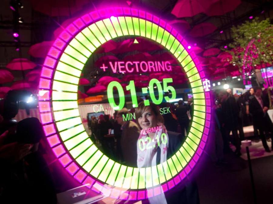 Der Branchenprimus Telekom setzt beim Glasfaser- und Breitbandausbau dagegen auf die Vectoring-Technik. Foto: Friso Gentsch